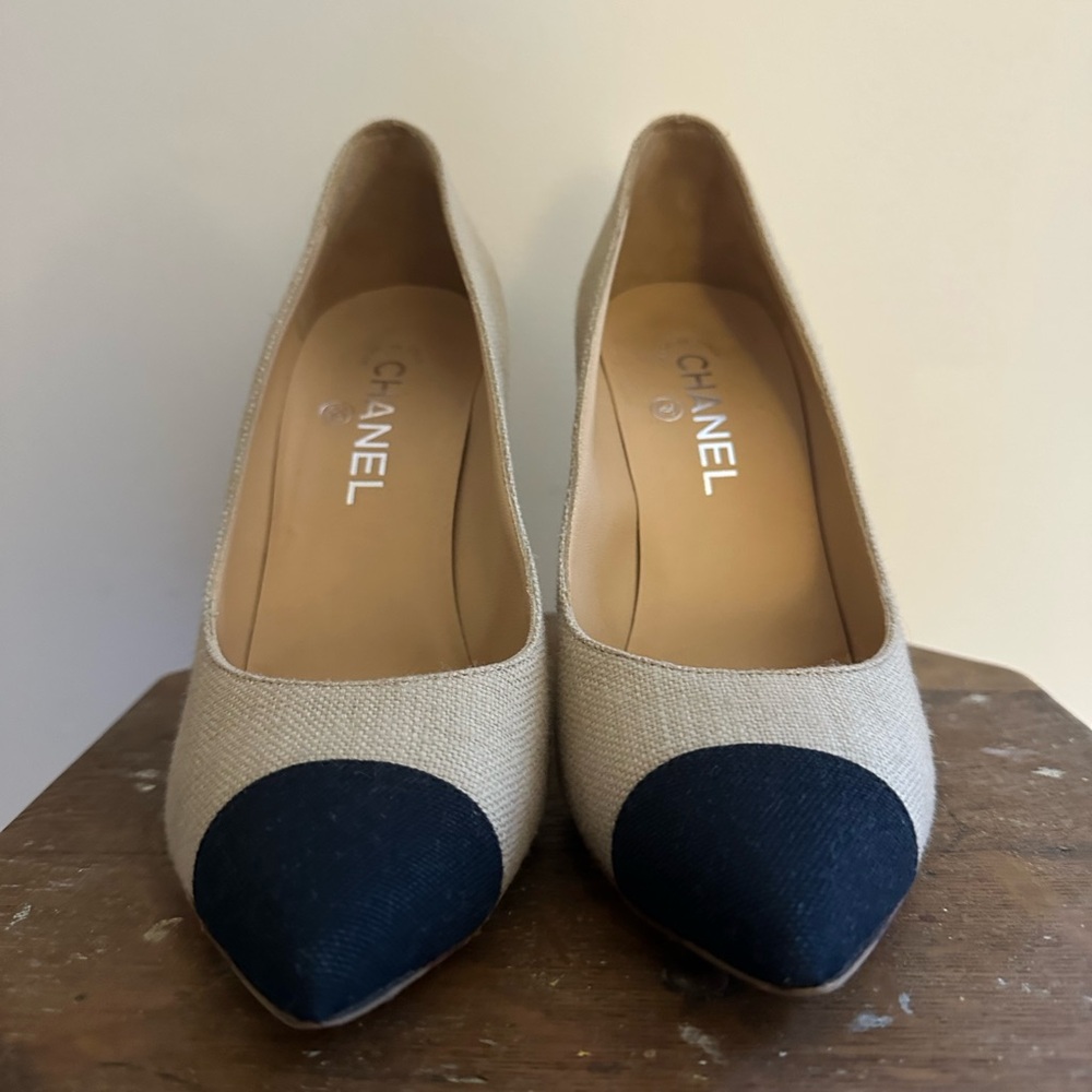 CHANEL Beige and Black Heels with knot Heel 2014 - Picture 2 of 8